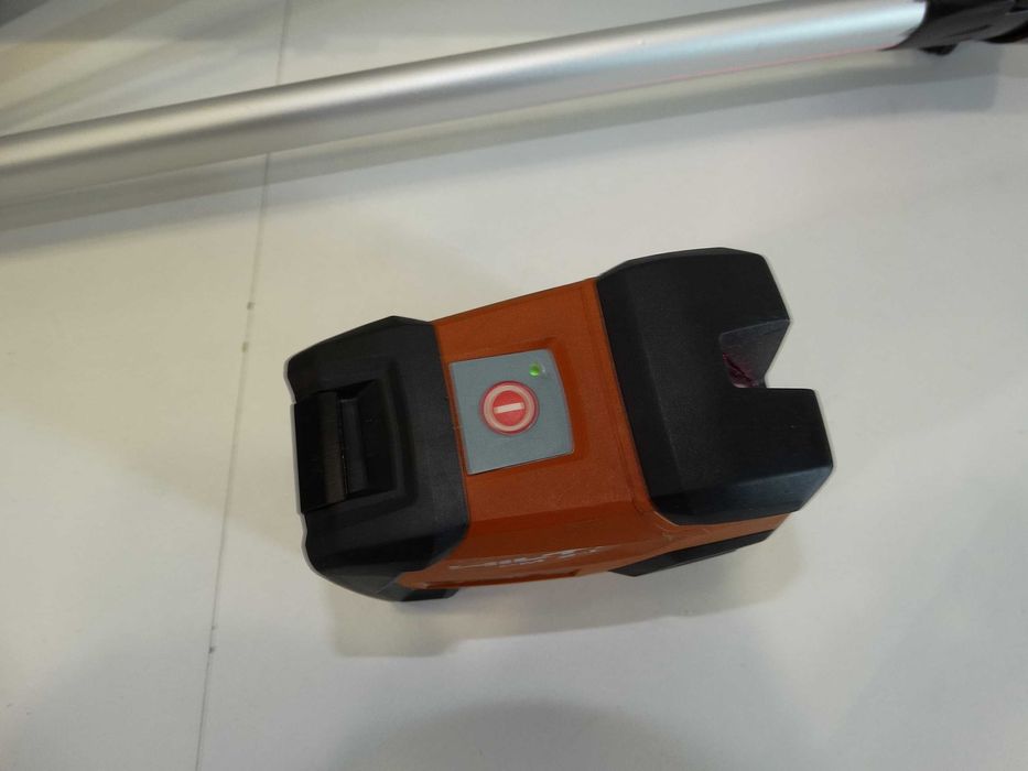 Hilti PM 2L - Линеен червен лазер + тринога 1.50 м.