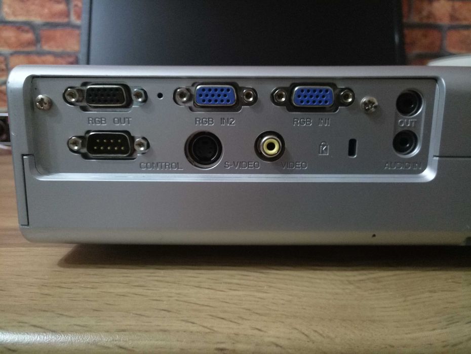 Проектор Hitachi CP-RS56