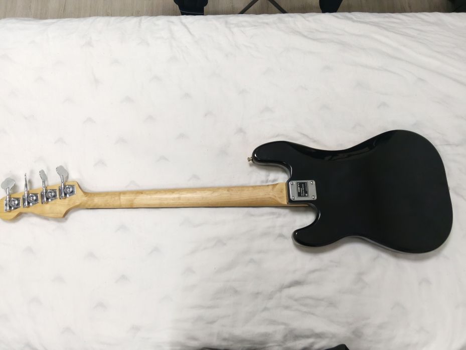 Электро басс гитара