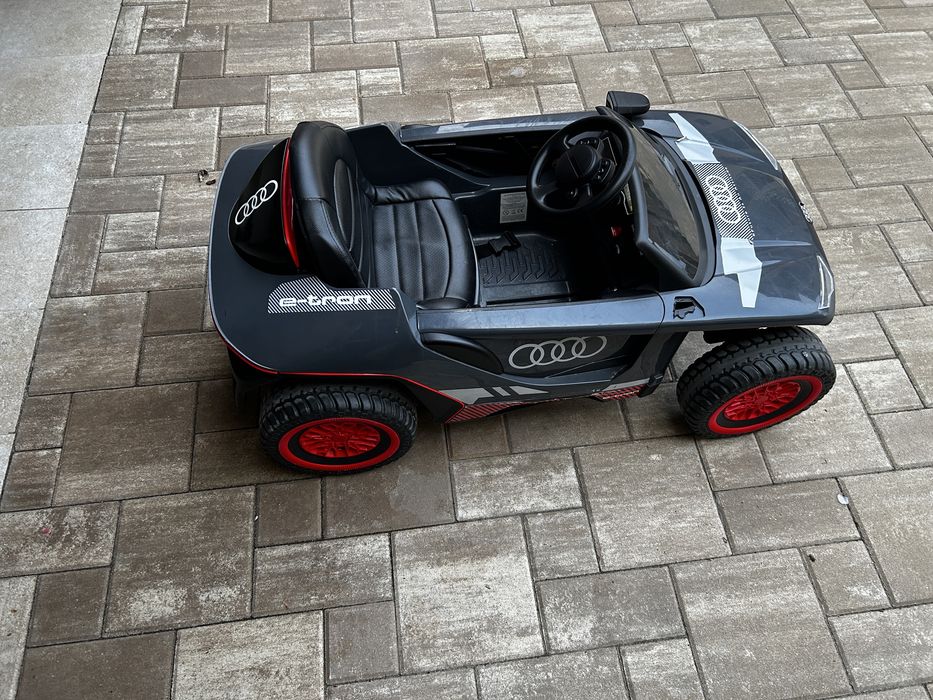 Vand masinuta electrica audi copii