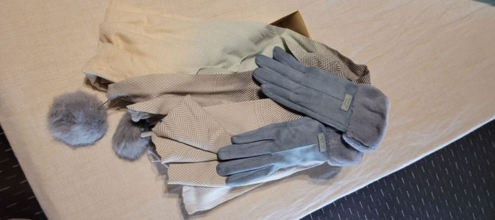 Set nou esarfa casmir si manusi cu blanita