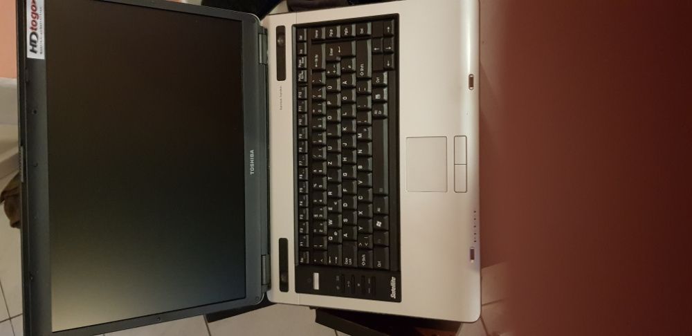 Vând Lap Top Toshiba