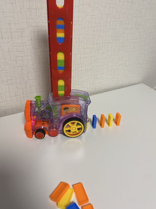 Самоподреждащо се домино - влак, влакче с музика