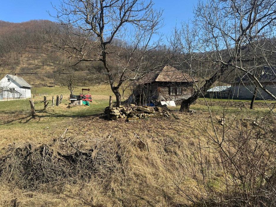 Teren 2700 mp pentru cabane/pensiune + casă rustică | Măgoaja