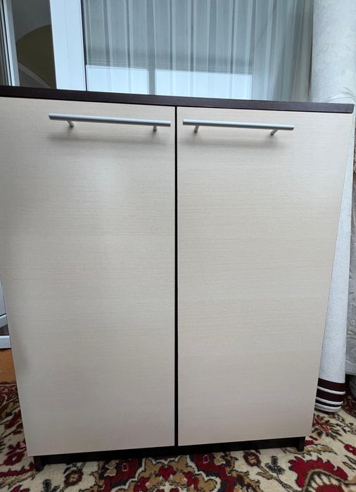 Продам шкаф и стулья