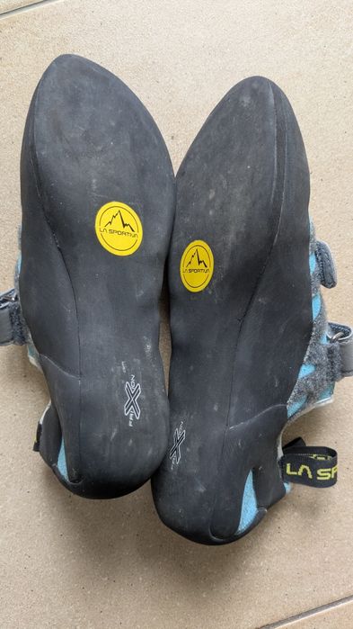 Pereche de espadrile noi de cățărat La Sportiva, mărimi diferite