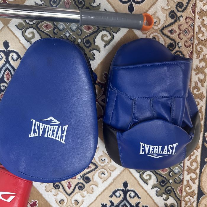 Боксерские перчатки, лапы, шлем