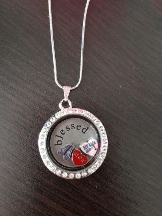 Pandantive elegante ideale pentru cadou de sarbatori