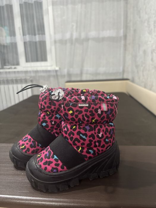 Продам зимние ботинки 23