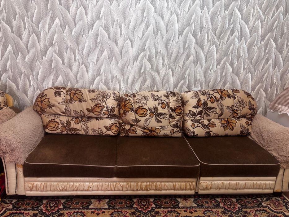 Продаю угловой диван+ кресло