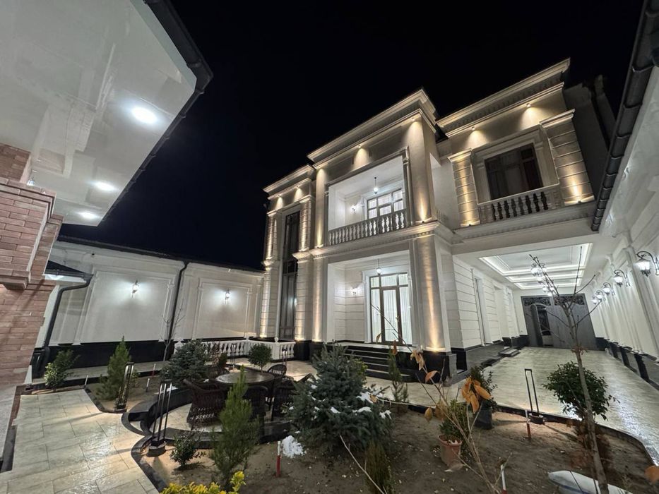 Продается дом с 7 комнатами площадью 3,8 соток на Бульваре