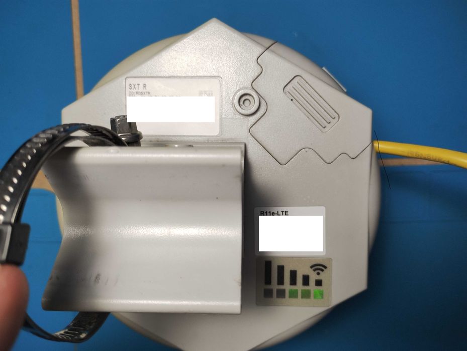 MikroTik RB SXTR&R11e-LTE Насочена антена 10 dBi 4G LTE + рутер