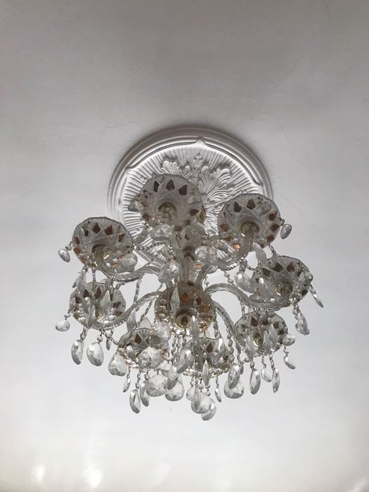 Люстры хрустальные и бра