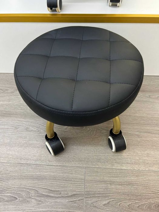 Стульчики на колесах для педикюра