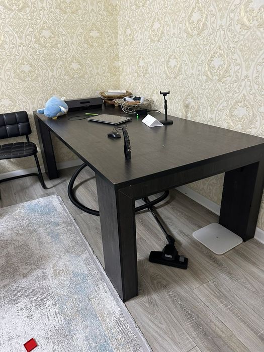 Продам качественный стол