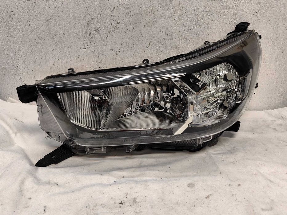 Оригинален фар Тойота  Toyota Hilux 2018