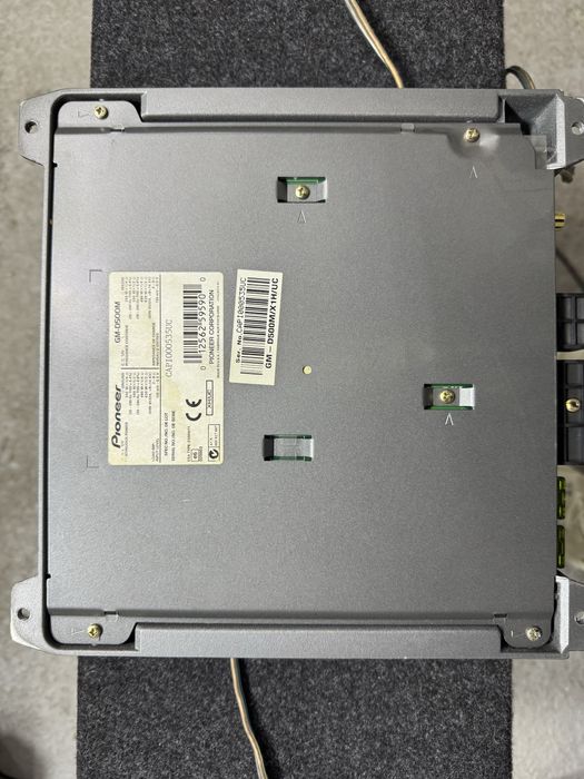 Сабвуфер PolkAudio и моно усилитель Pioneer GM-D500M