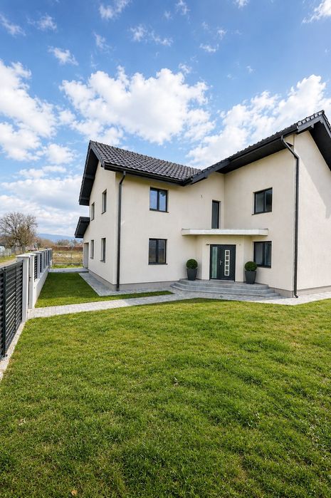 Casa individuala, 215 mp utili, teren 700 mp, front 25 ml, zona RAR- Braniste
215 mp utili | Teren 700 mp (front 25 ml)
215 mp utili | Teren 700 mp (f
