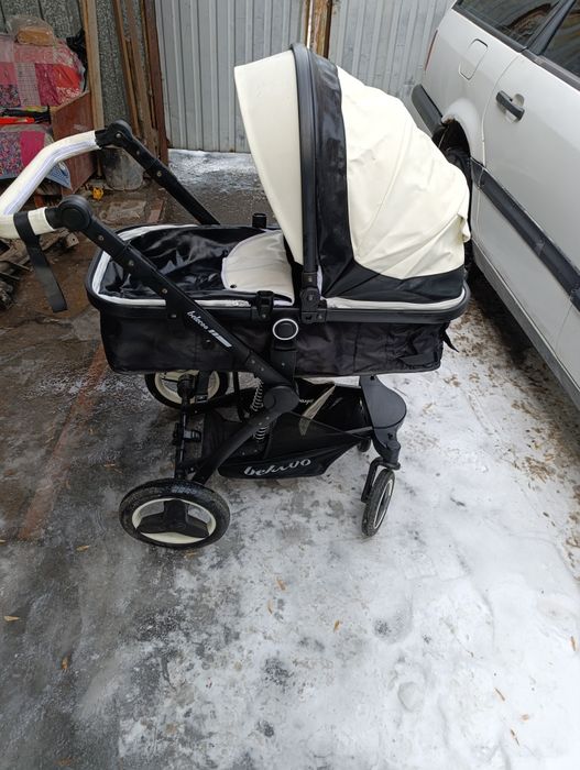 Продается коляска и шезлонг.