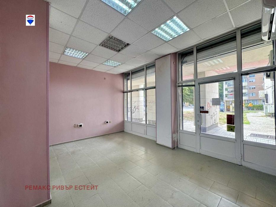 Дава се под наем Магазин в Русе, Център - 32 кв.м за 255 € - Снимка #1