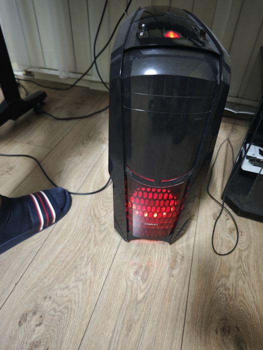 Продавам компютър и лаптоп