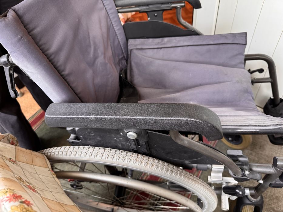 Продам инвалидную коляску