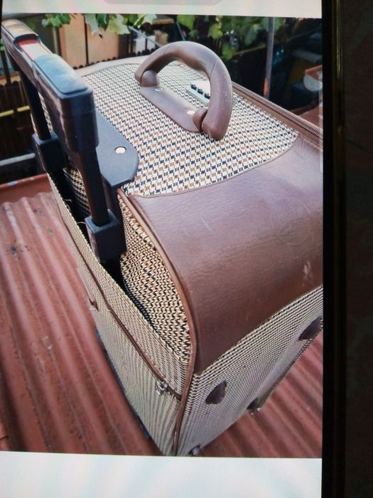 Troler foarte mare,valiza,bagaj de cala avion