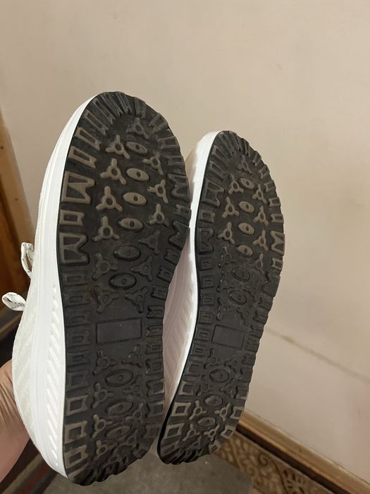 Женские кросовки.