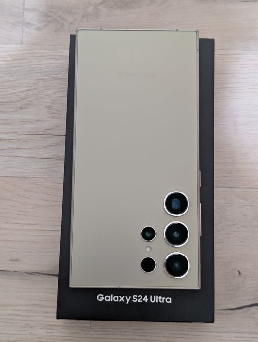 Samsung S24 Ultra 256 gb Ram 12 5G EAC