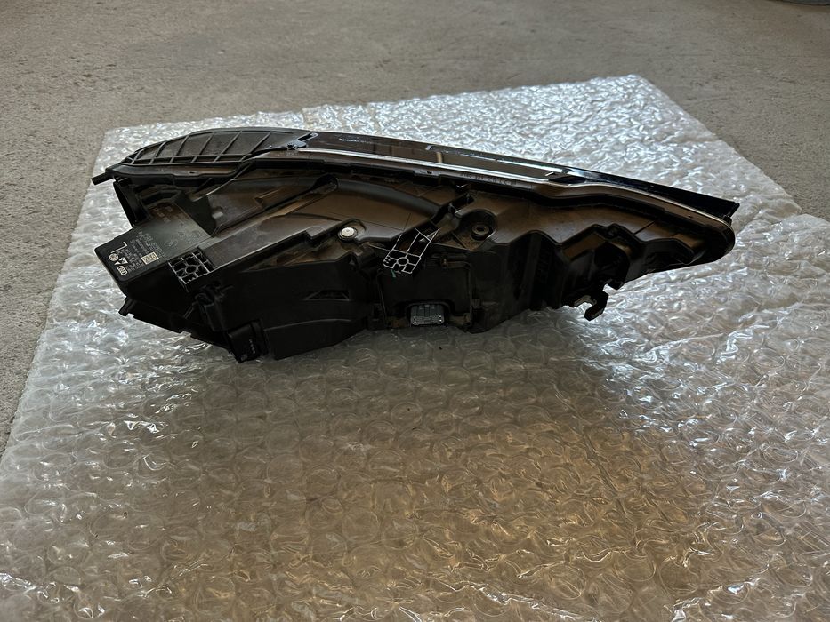 Ляв фар за Ауди а8