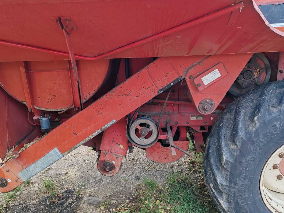 Vând combină International 923.