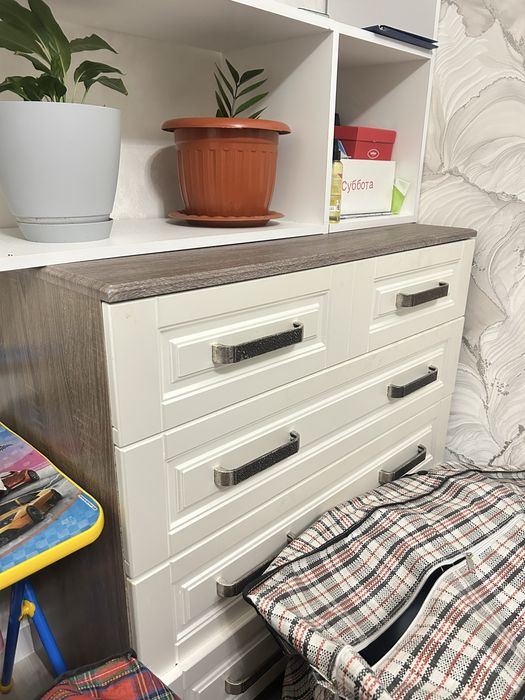 Продам 2-х кровать, комод, тумбы