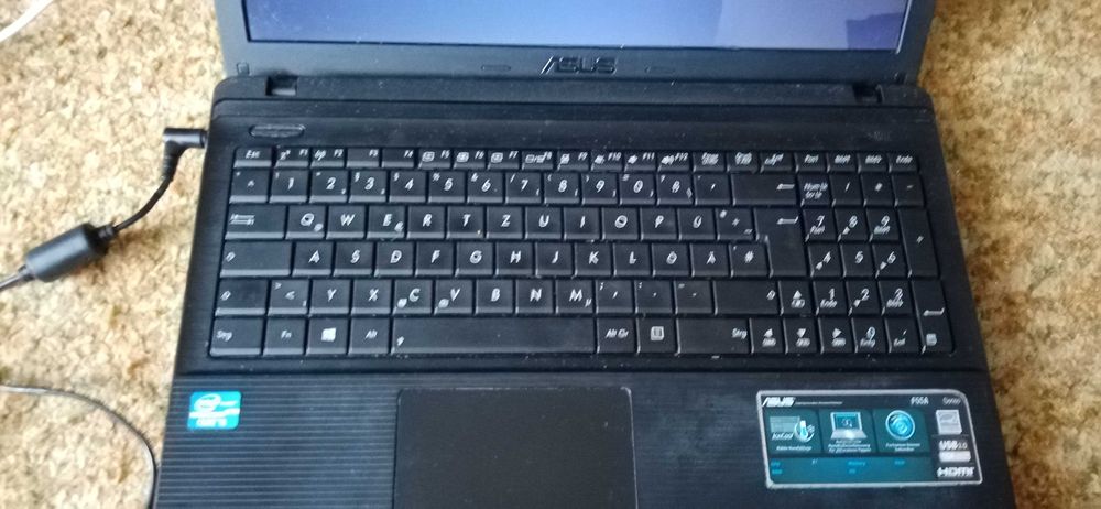 Продавам Лап топ asus