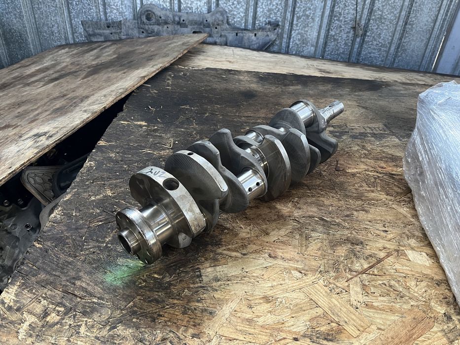 Коленвал двигателя 2uz 4.7