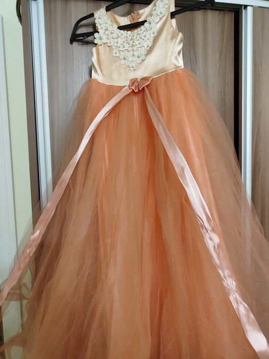 Платья для девочек и девушек