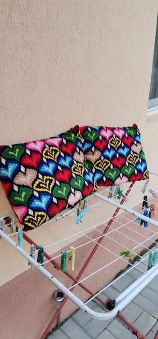 Pernițe vechi și carpete perete