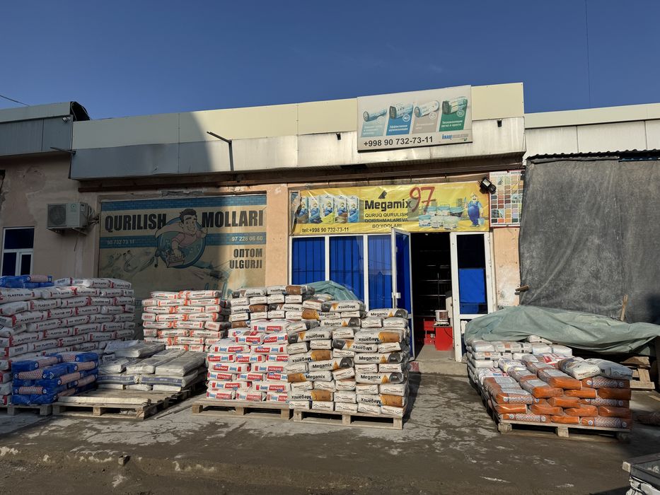 Навоий шахар дархон бозорда 54квм (9*6, подвали хам бор)дукон сотилади