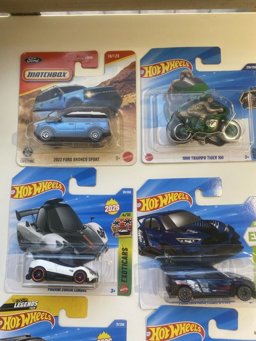 Продаю машинки Hot Wheels