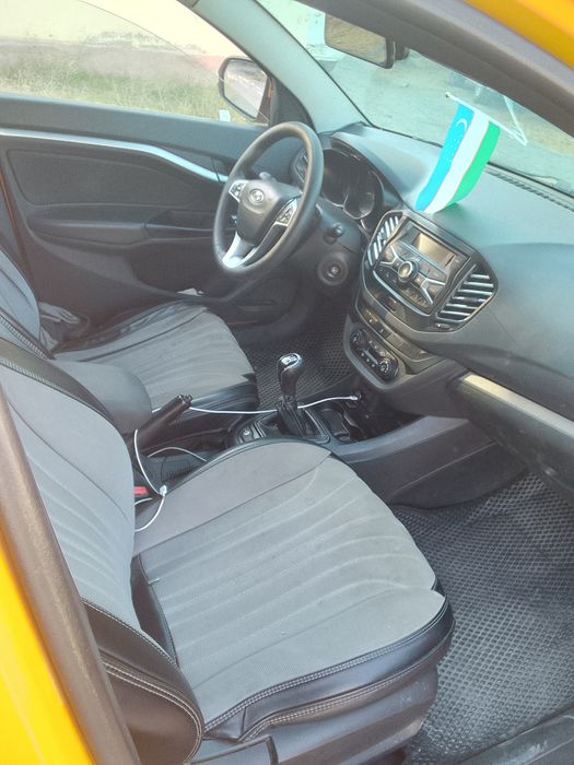 Lada Vesta avtomobilini