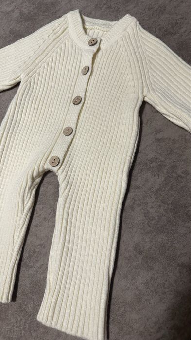 Теплый ромпер молочного цвета