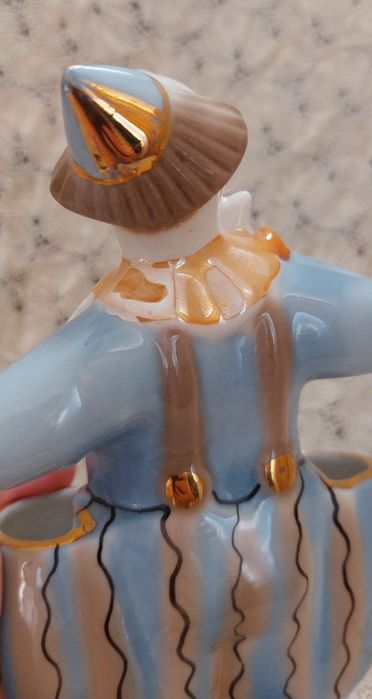 Статуэтка карандашница