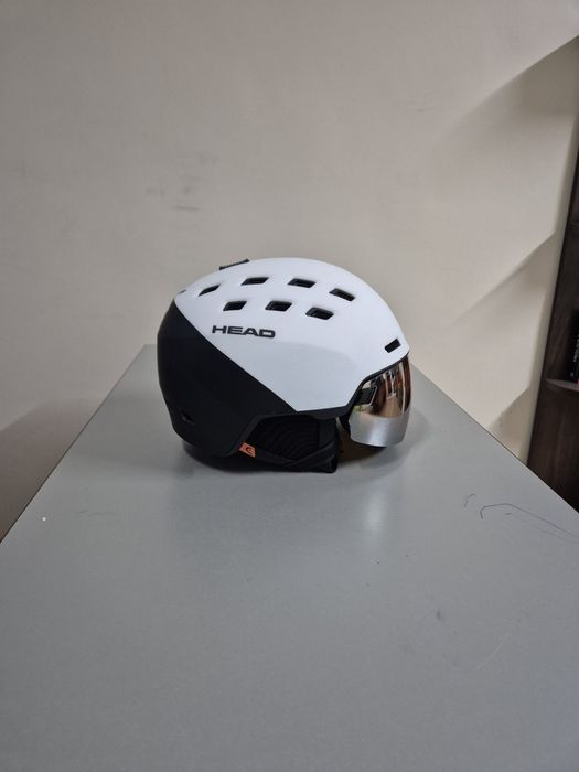 Каска за ски HEAD с очила . Отлично състояние,