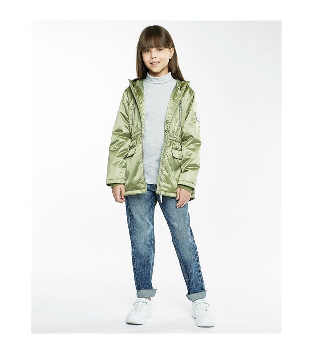 Красивая весенняя куртка.