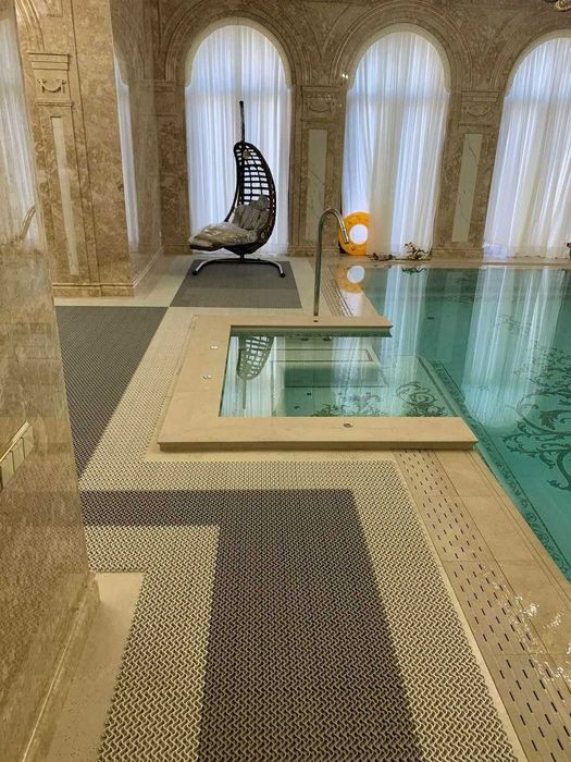 Модульные напольные покрытия для зон у бассейна, автомоек, сервисов