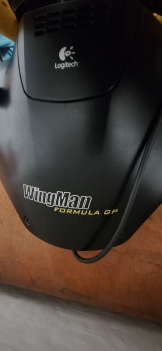 Se vinde volan logitech