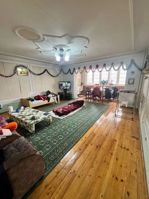 Срочно  Продаётся  Мирабад  4/2/4 с ремонтаи  без мебелью локации топ