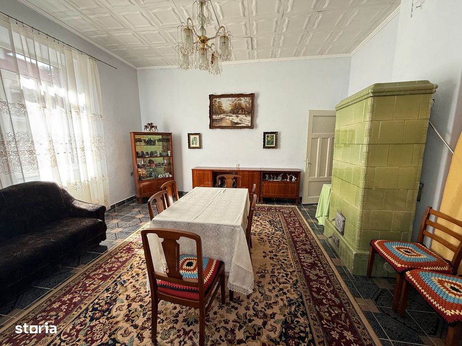 Casa in Bran cu SPATII  COMERCIALE, zona centrala