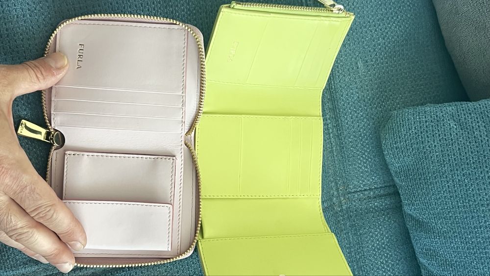 Furla Camelia в  няколко цвята и в два модела. Нови модели. С етикети care instuctions, подаръчен плик FURLA.Модел с цип и модел с капак.100% оригинал