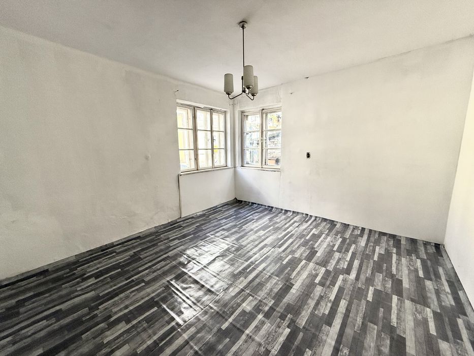 Продава се Етаж от къща в Варна, Базар Левски - 60 кв.м за 1411 €/кв.м - Снимка #3