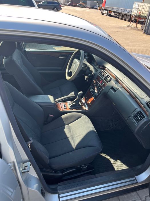 Mercedes-Benz E-Class 1998 benzină, 2.102 € — imagine 3